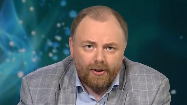 Назад процесс уже не загнать: Холмогоров о внесении в Конституцию упоминания о Боге и традиционной семье