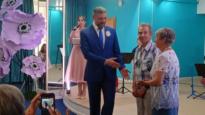 Осипов вручил медали «За любовь и верность» 14 забайкальским семьям