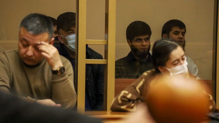 Обвиняемым в убийстве подростка мигрантам выставили многомиллионный иск