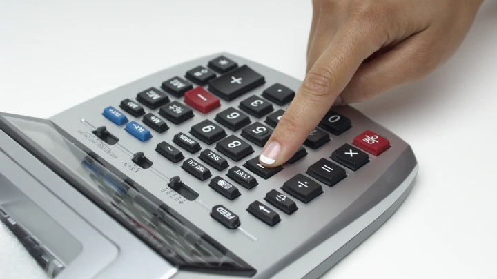 Министр образования Эстонии не смогла умножить 8 на 4