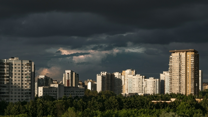 На Петербург надвигаются грозы и порывистый ветер