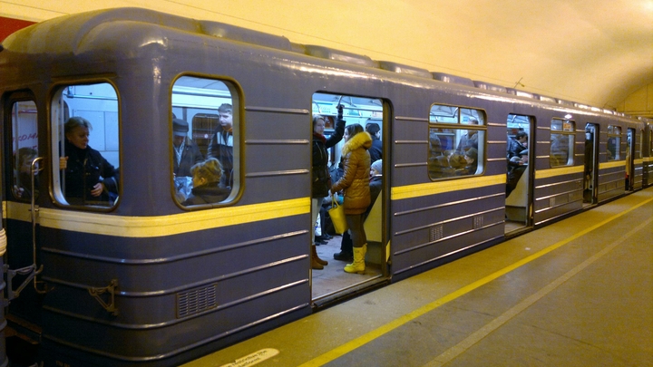 В Петербурге скрывается лысый извращенец в кожаной куртке
