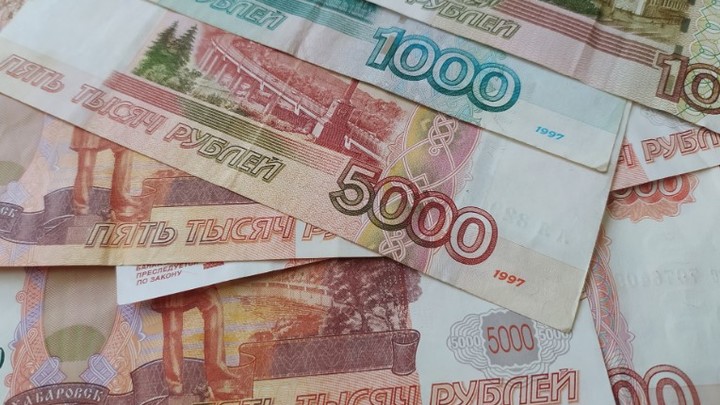 Неожиданный поворот: Пока Запад страдает от санкций, Россия купается в деньгах