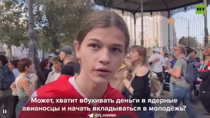 «Плесень, сломанные туалеты»: почему французские школьники вышли на протесты
