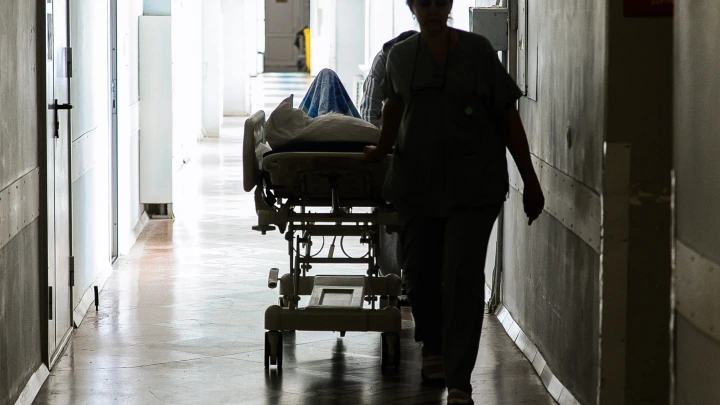 В Кузбассе 74-летнего пациента выписали из больницы парализованным