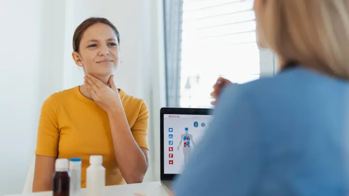 Кашель с кровью и отрицательный тест: новый опасный вирус циркулирует в России