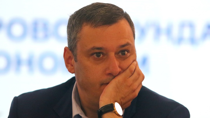 Хинштейн нашёл нужным вступиться за девушку из-за радужных серёжек, но позже изменил своё мнение