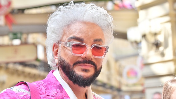 Про атакуемую Курщину - ни слова. Что случилось с Филиппом Киркоровым - не знает, какую дверь выбрать?