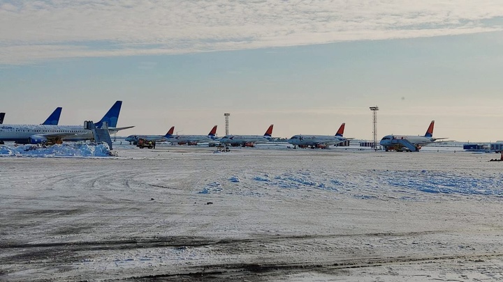 В аэропорту Краснодара задержанные из-за непогоды рейсы планируют обслужить до 18:00