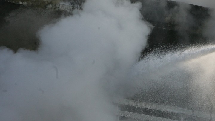 На трассе Сочи-Адлер загорелся рейсовый автобус