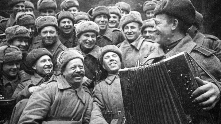 Названы самые любимые фильмы Победы для майских праздников