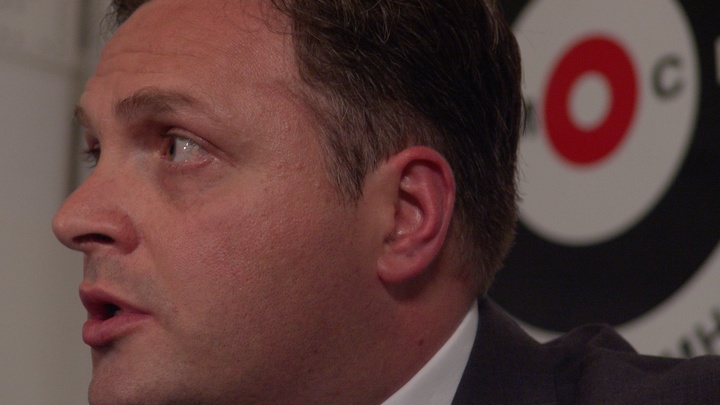 Как проводят досуг грузинские политики на пенсии: Билет до Киев, автомат