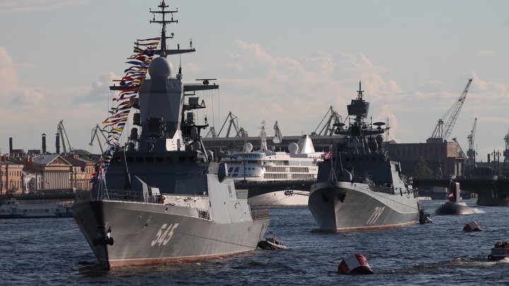 Потопленные Украиной военные катера ЧФ прибыли в порт Севастополя