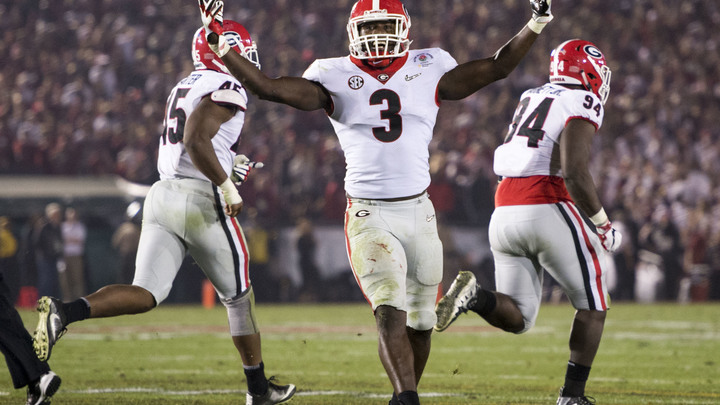 Футболист наплевал на карантин ради вечеринки с актрисой. Народ вскипел