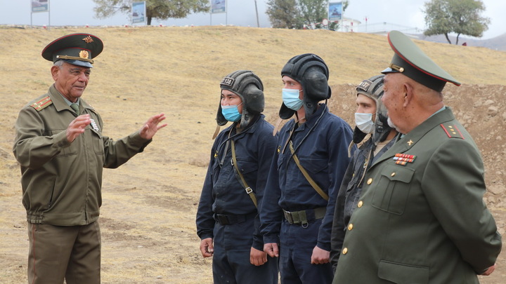 Настороже из-за Афганистана: В ведомстве Шойгу сообщили о помощи Душанбе