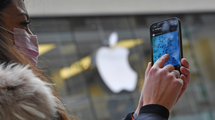 Разъярённые клиенты подали групповой иск на Apple: iPhone водонепроницаемый только на бумаге?