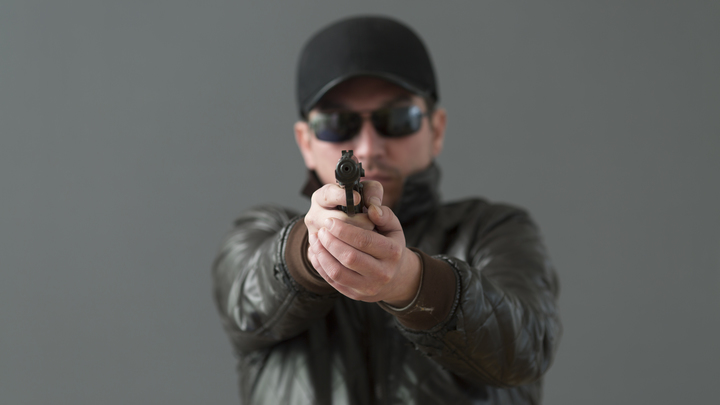 Посетитель хостела в центре Петербурга устроил смотр пистолета на глазах у жильцов