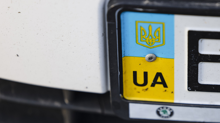 FT: словаков возмутили украинские беженцы на люксовых авто