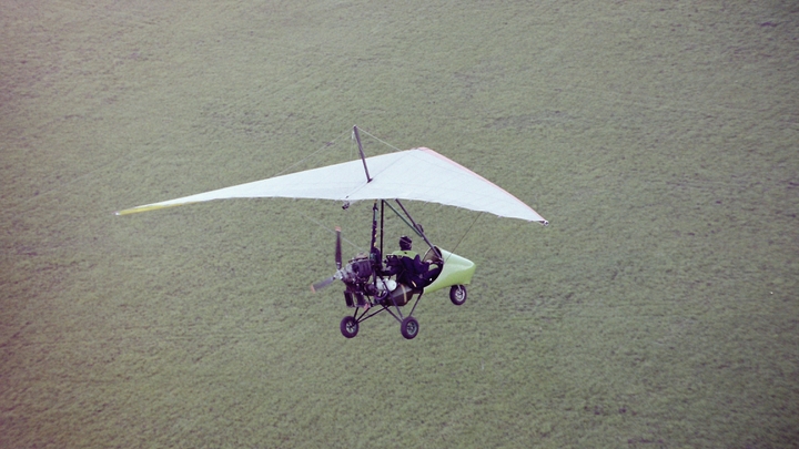 Дельтаплан рухнул на жилой дом в Звенигороде