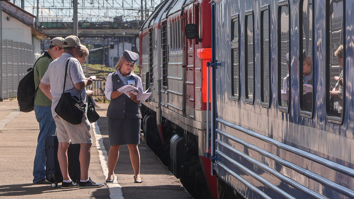 В Екатеринбурге массово задержали поезда