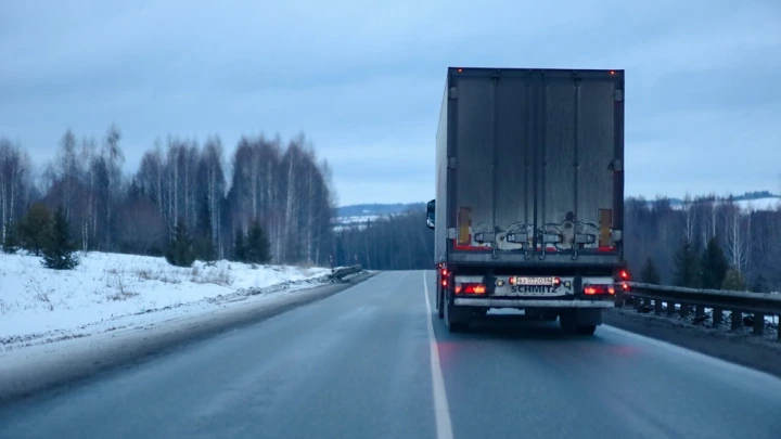 Автоперевозчики грозят месячной забастовкой: Всё дело в весенней просушке