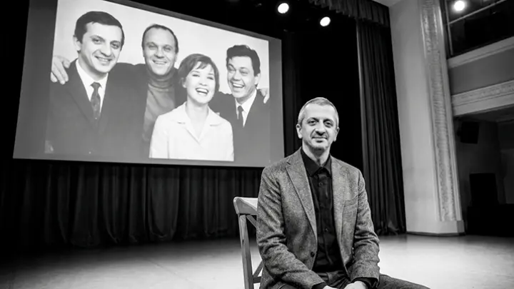 Легендарную студию МХАТ возглавил любитель пошлятины. Стыдно стало всем. Против мужа Собчак выступили именитые выпускники