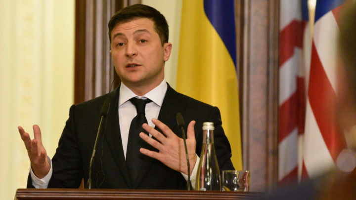 Зеленский пожаловался на Шольца: Приходится заставлять его помогать Украине