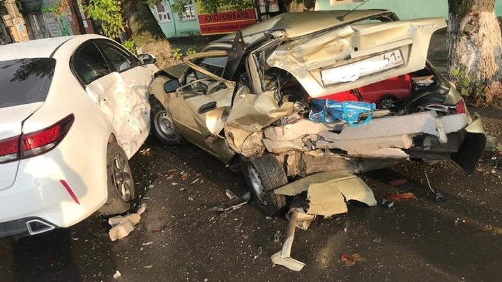 Массовая авария возле автоломбарда произошла в Батайске