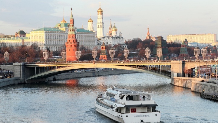Списанный теплоход затонул в Москве-реке