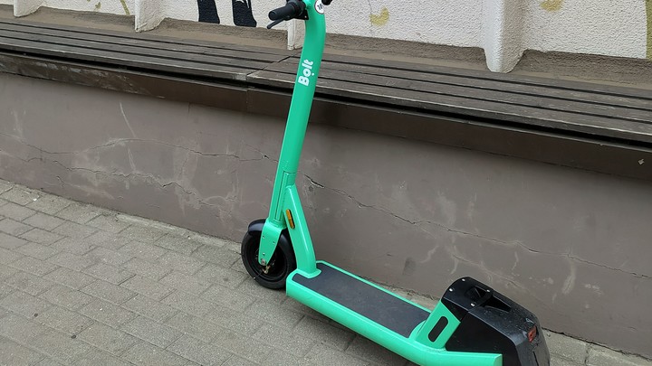 В День ВДВ мужчина самокатом насмерть забил своего знакомого