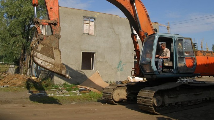 Стало только хуже: жители Екатеринбурга пожаловались на хаос после сноса ларька