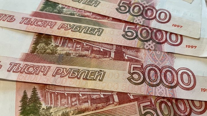 Русским рассказали, сколько отложить на чёрный день. И где хранить заначку