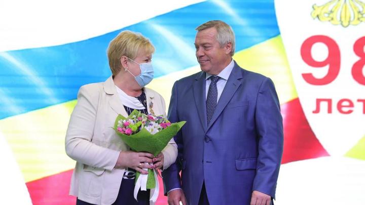 Губернаторские букеты обойдутся областному бюджету в 900 тысяч рублей
