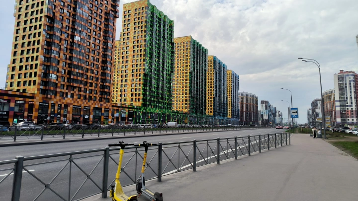 Москвичку оштрафовали на 100 тысяч за поездку на самокате: Нарушение попало на камеру