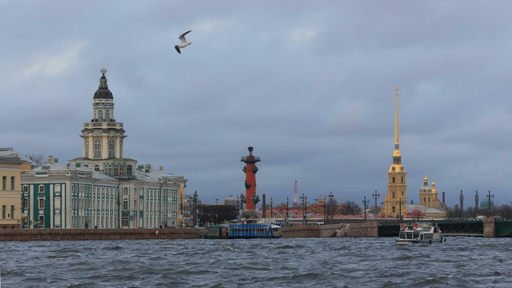Петербург завершает рабочую неделю небольшим потеплением