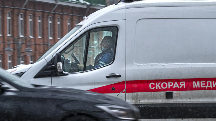 У пассажира мозговая кома: две иномарки не поделили дорогу на севере Петербурга
