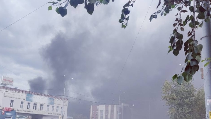 Стало известно, что горит на улице Малышева в Екатеринбурге