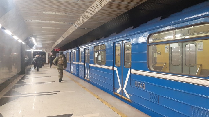 Из-за короткого замыкания на станции метро Чкаловская останавливали движение поездов
