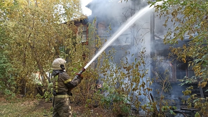 В  Екатеринбурге из-за пожара остановились троллейбусы