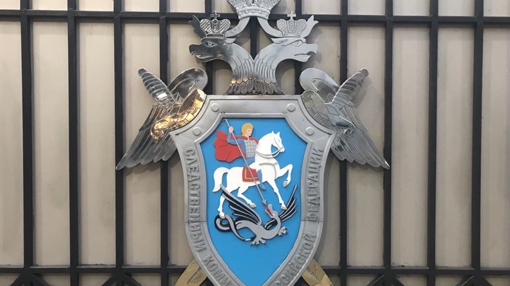 Дикие танцы: четверо молодых джигитов устроили танцы на братской могиле