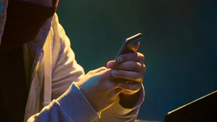 Мошенники в начале учебного года превращаются в  психологов: В  Госдуме рассказали, как их распознать