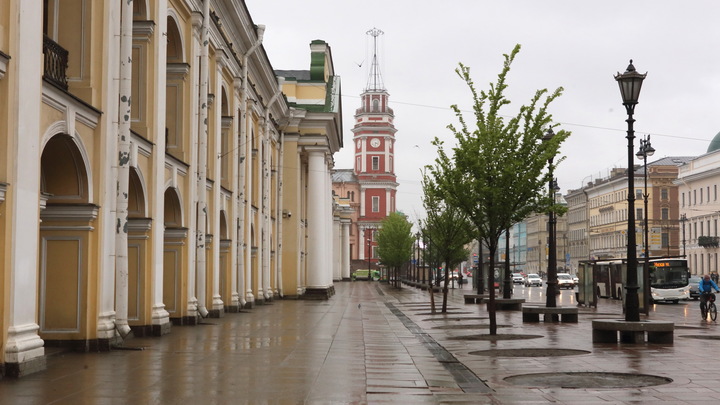 Петербуржцев ждёт дождливый, но солнечный понедельник