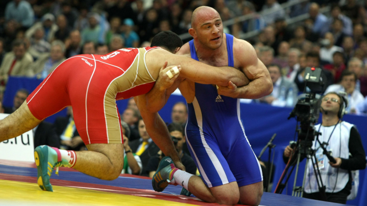 Легионер или предатель? Борец из России попал в скандал после победы на чемпионате Европы