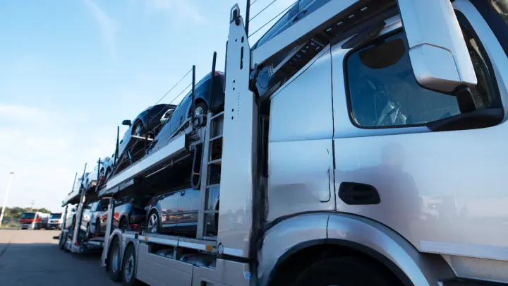 Эксперт Петров предупредил об изменении цены на импортные автомобили с 1 апреля