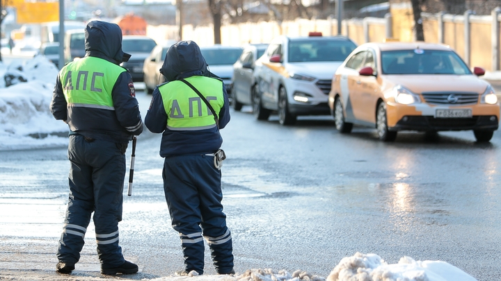 Свердловская ГИБДД призывает екатеринбуржцев сменить резину на зимнюю