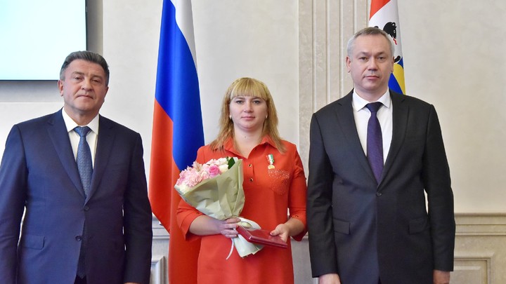 В Новосибирске прошла церемония вручения знаков отличия «За материнскую доблесть»