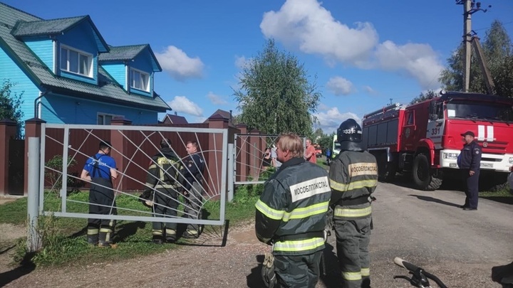 Мужчина и женщина пострадали при падении обломков сбитого БПЛА в Подмосковье