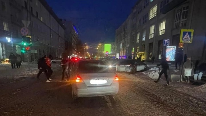 В Новосибирске иномарка сбила 8-летнюю девочку на переходе
