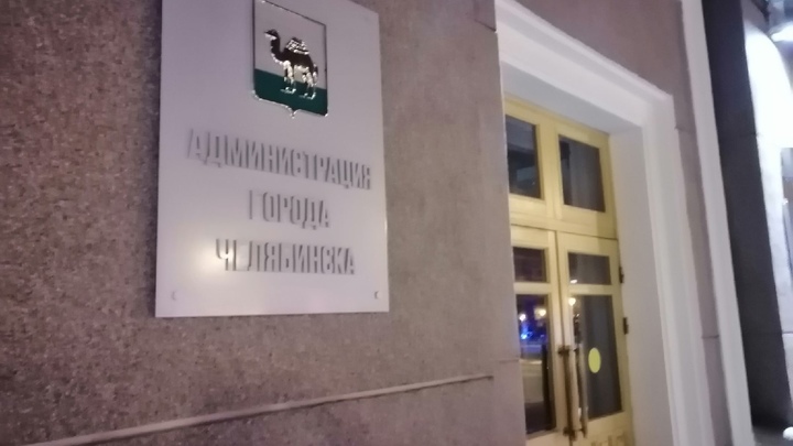В Челябинске сносят скандальные киоски возле педагогического университета на Алом поле