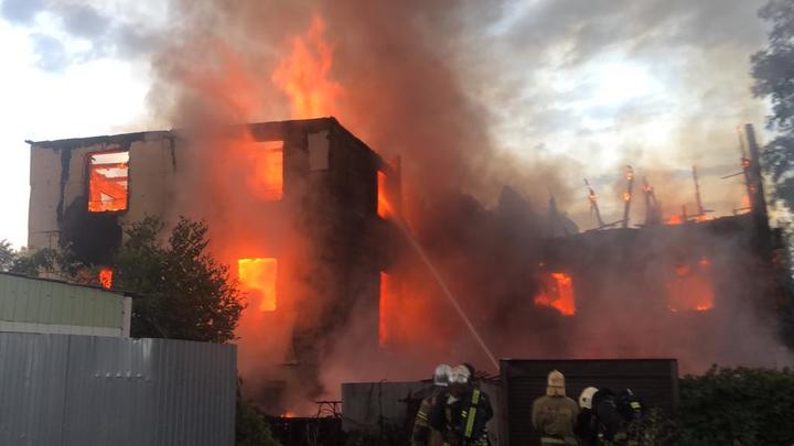 79-летнего пенсионера спасли из сгоревшего трёхэтажного особняка в Ростове